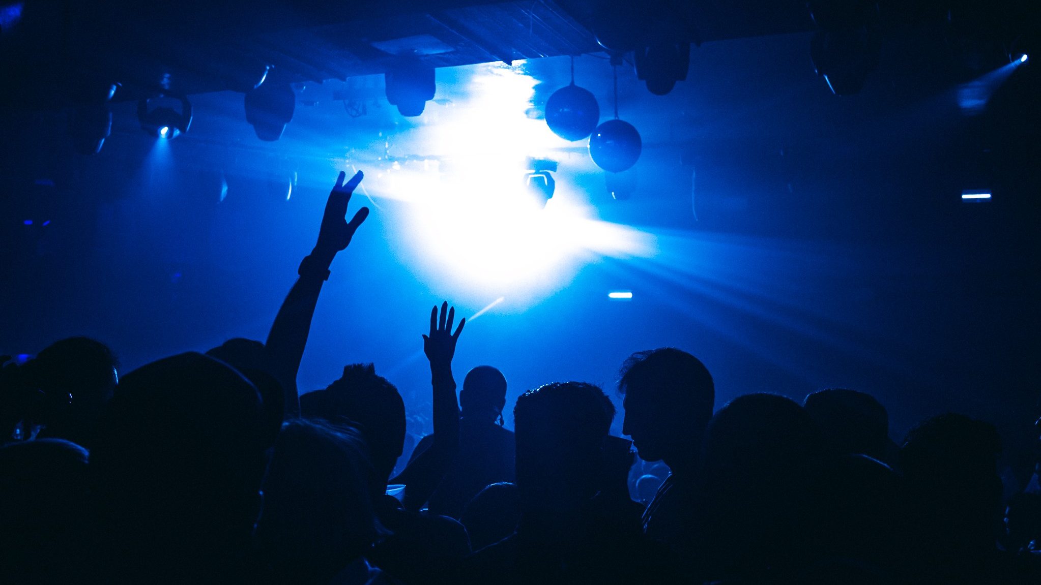 https://www.ballantines.com/wp-content/uploads/2021/07/Madrid-TrueMusic-Spain-Show-March-9th-party-131-aspect-ratio-16-9.jpg